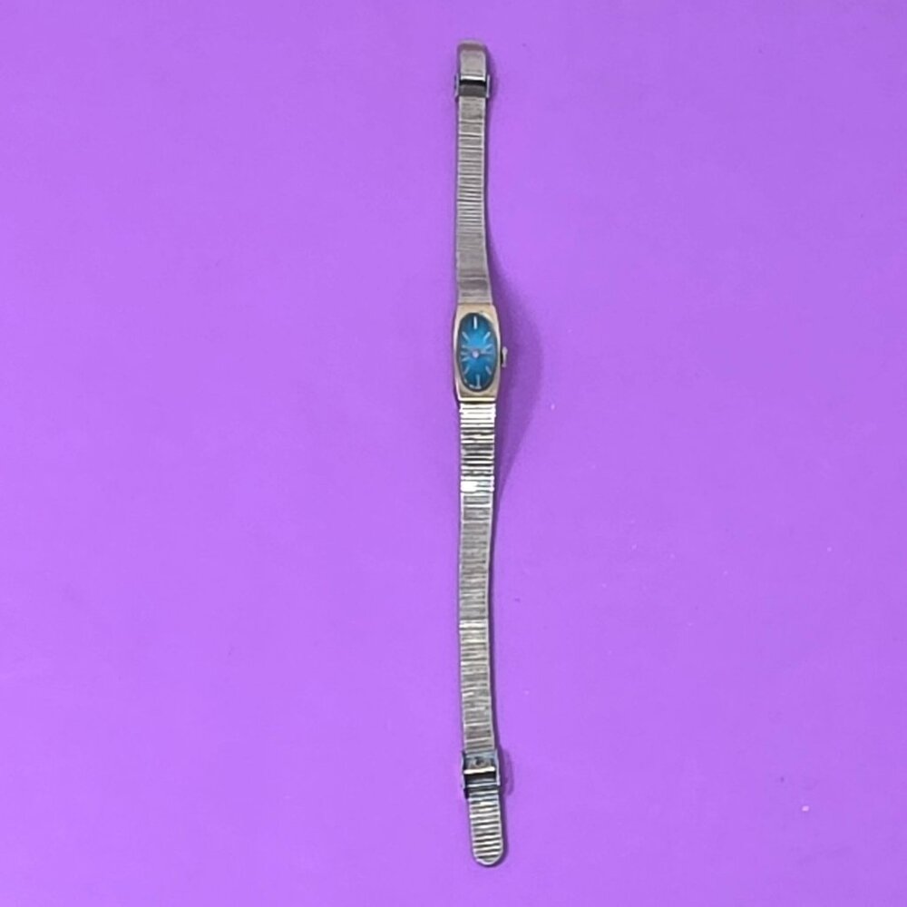 Vintage Wittnauer Geneve Womens Gold Watch Stainless Steel Back‎ Blue Oval Face